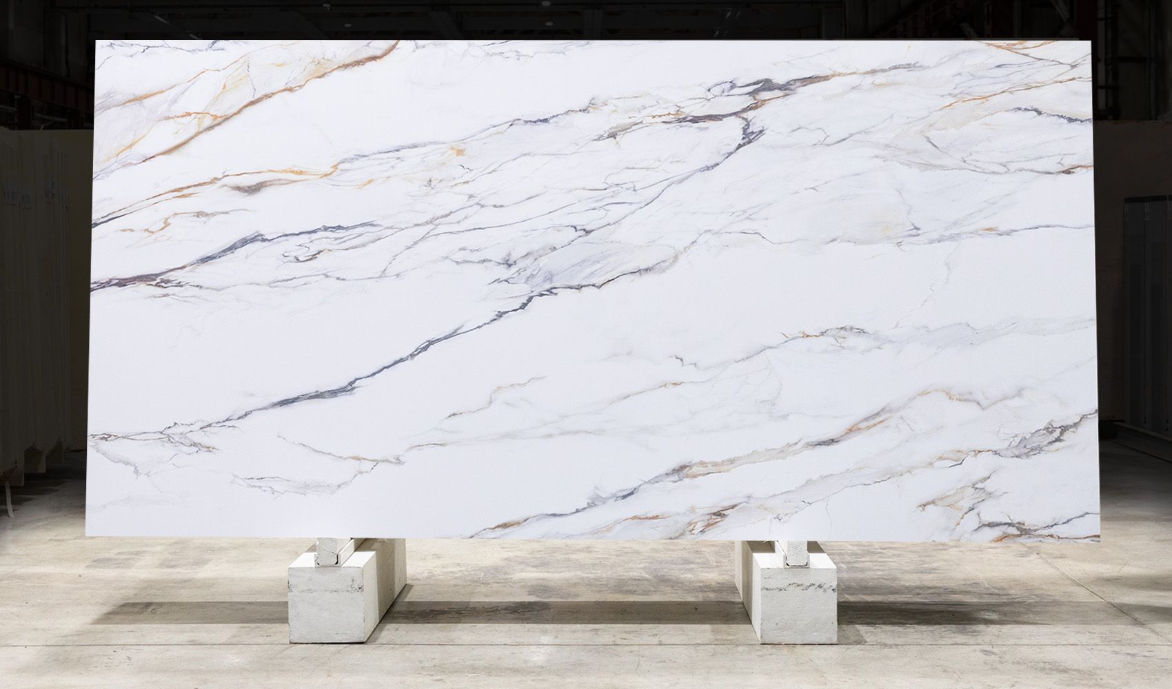 EQTM 018 Calacatta Borghini